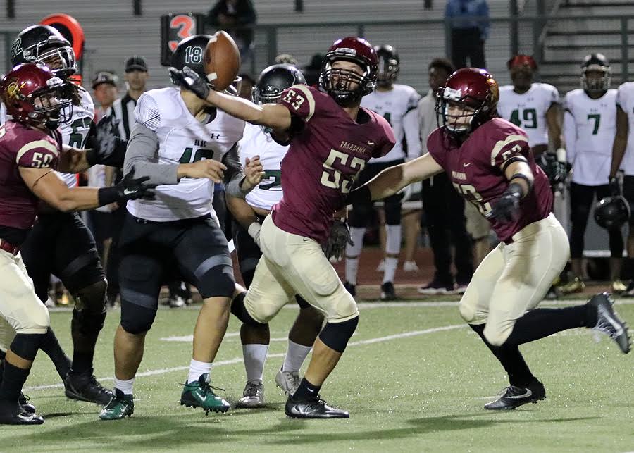 KImani Wlliams (53) looks for the loose ball on this East LA fumble that was eventually recovered by Matthew Perez Saturday night at Robinson Stadium, photo by Richard Quinton.