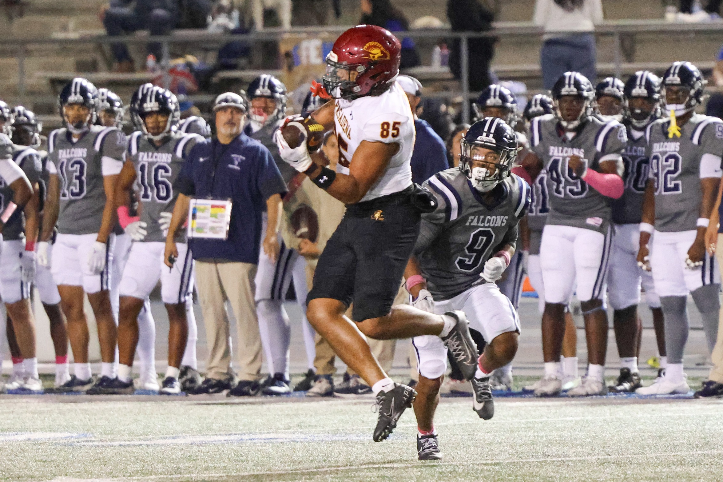 Javery Mayberry with the catch at Cerritos College (photo by Richard Quinton).