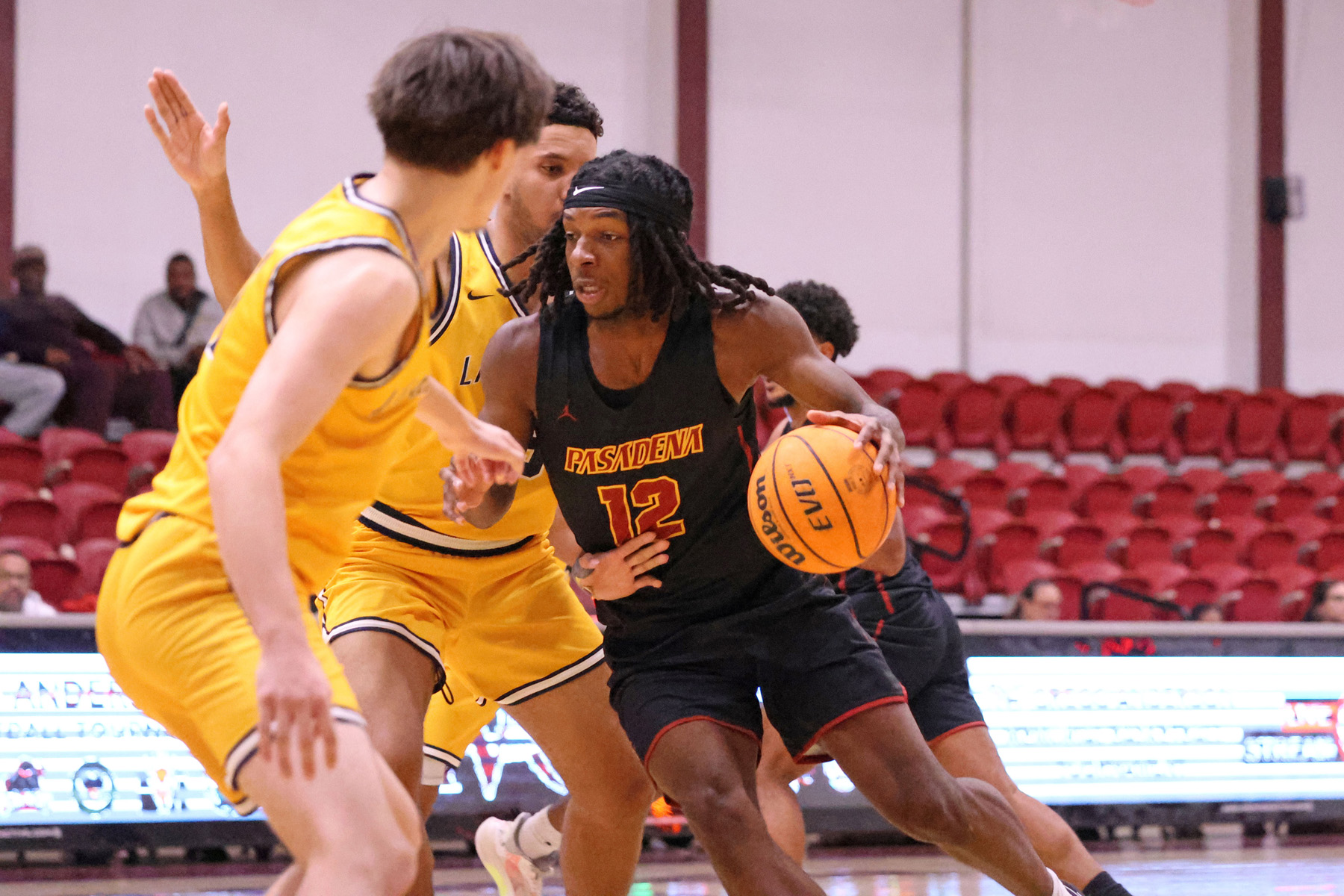 Donovan Ford in action (photo by Richard Quinton).