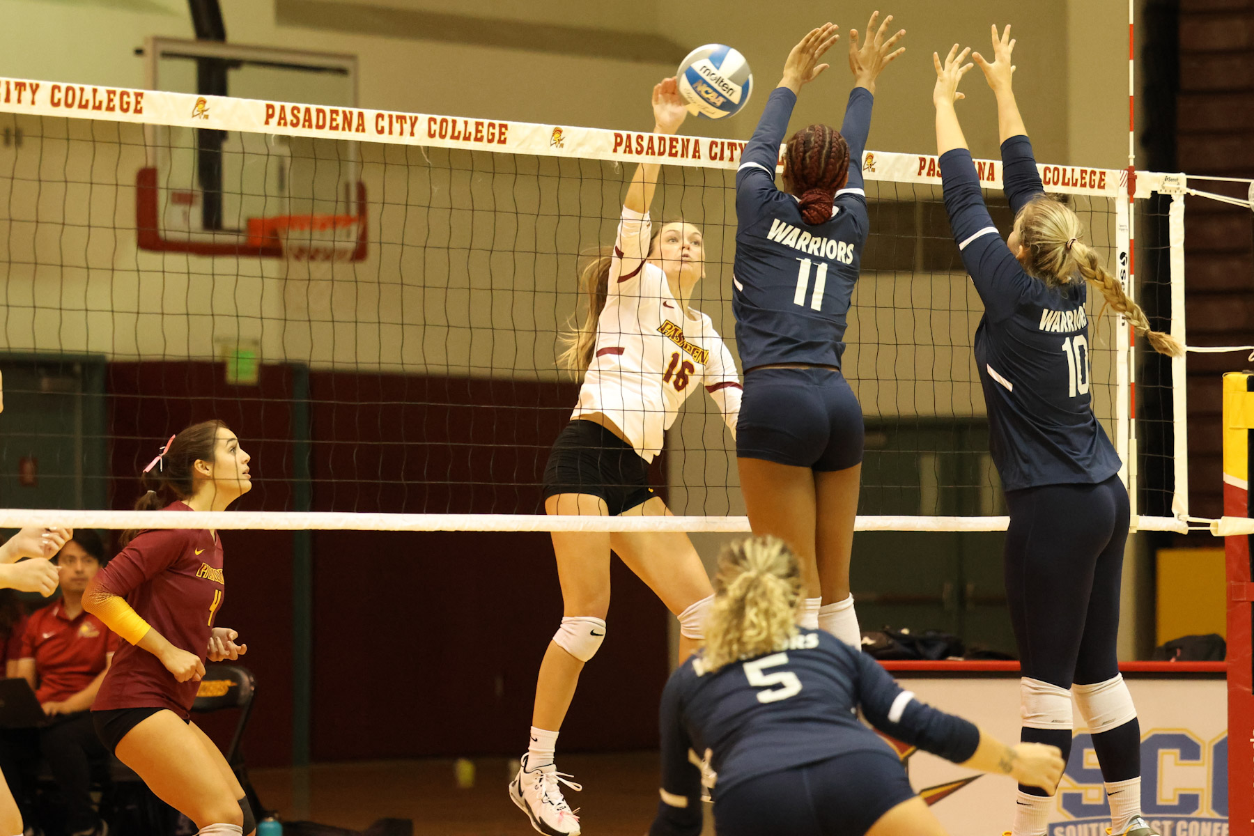 Emma Yogan drives a kill through the El Camino block on Wednesday (photo by Richard Quinton).
