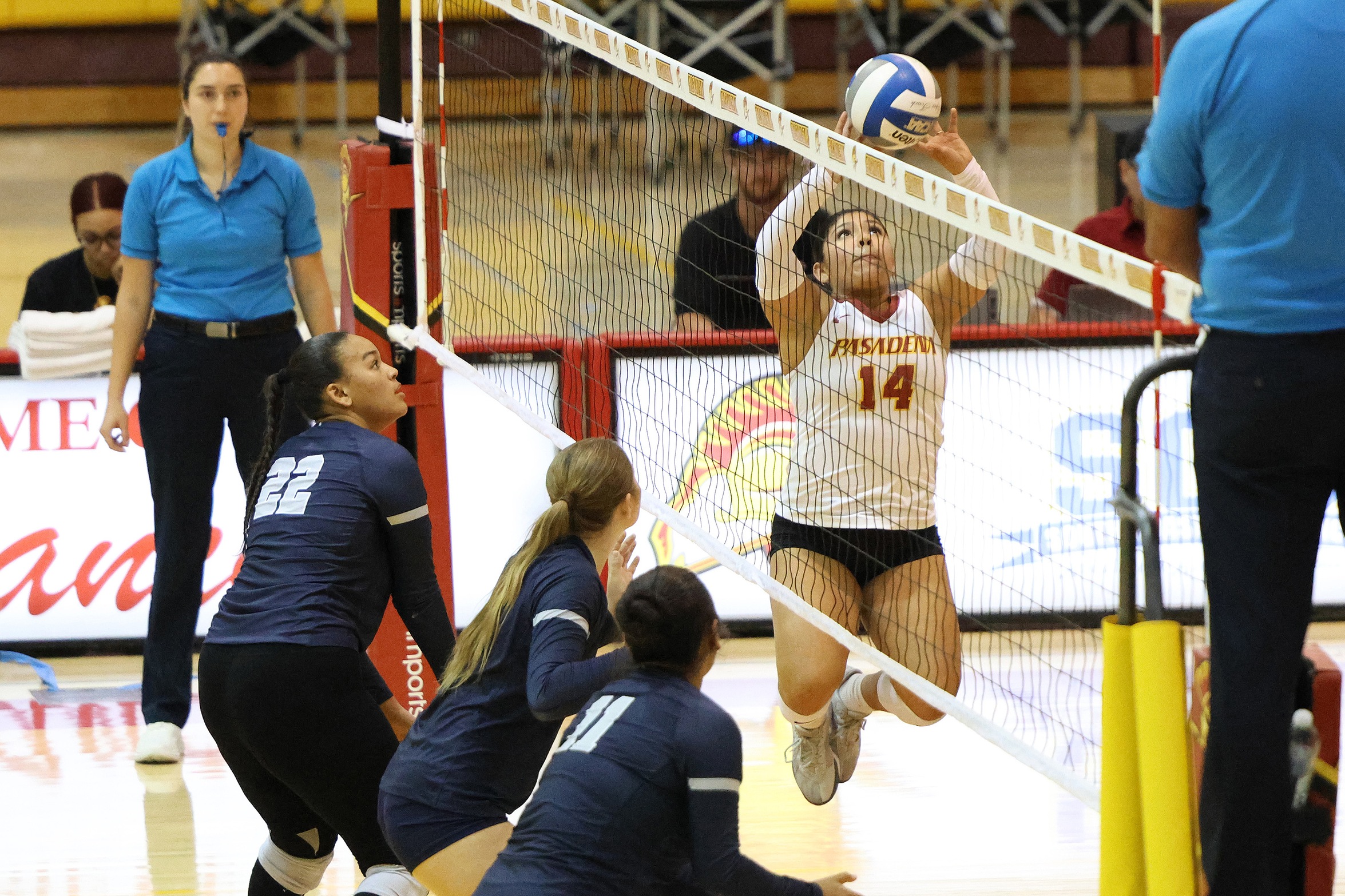 JanetMarie Reyes sets the ball during Friday's victory (photo/gallery by Richard Quinton).